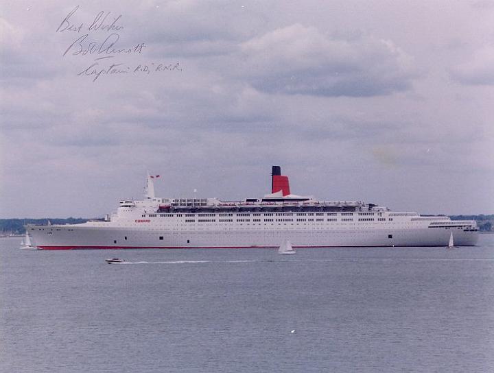 QE2.JPG - QE2 leaving Southampton after post Falklands re-fit