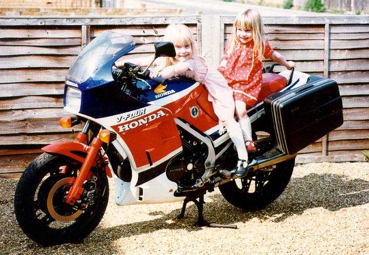 Honda_VF500_Girls2.jpg